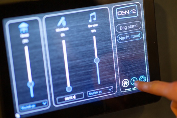 Cenze bediening voor geluidsinstallatie horeca