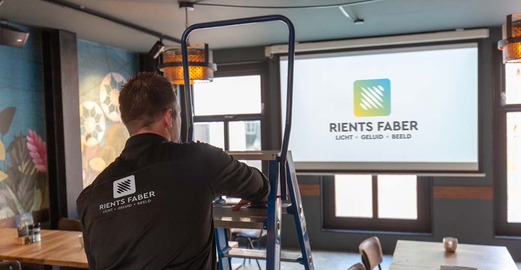 Onderhoud voor licht beeld en geluid